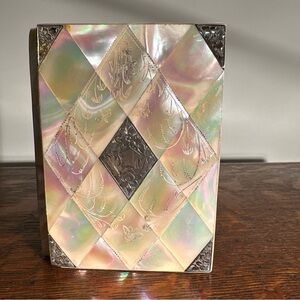 FINE VICTORIAN MOTHER OF PEARL CARD CASE, SILVER CARTOUCHE & CONCERTINA INTERIOR